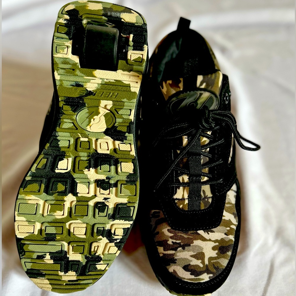 Boys heely’s sneakers. Youth size 6. Brand new never worn.